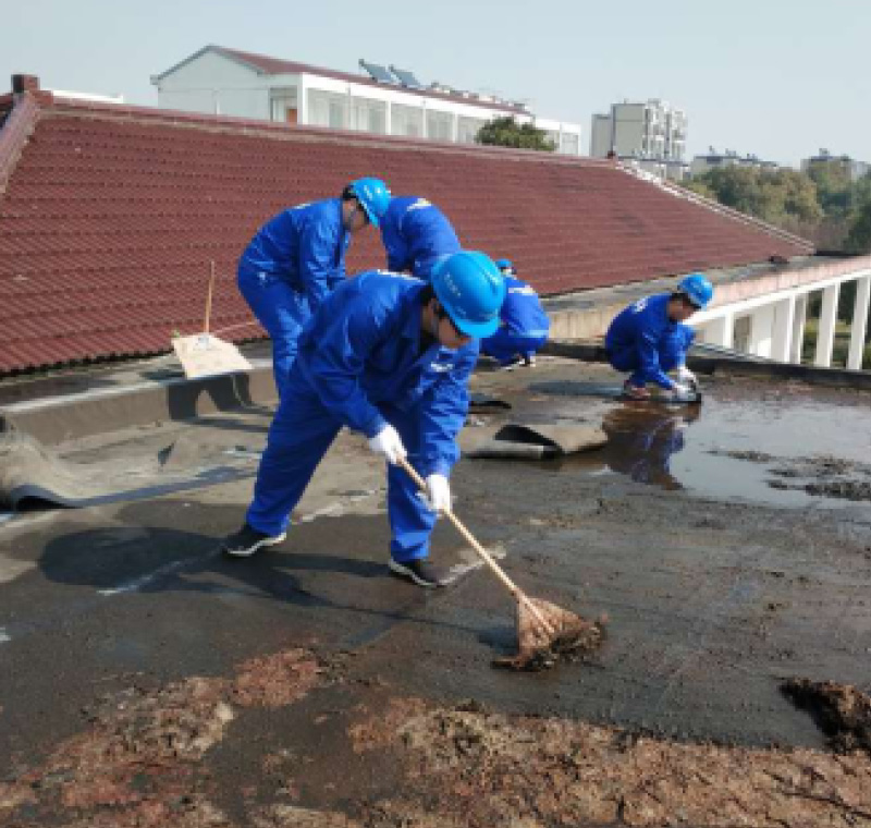 2019年3月18日，尊龙凯时 - 人生就是搏股份为七都镇敬老院漏水屋面进行全面修复。